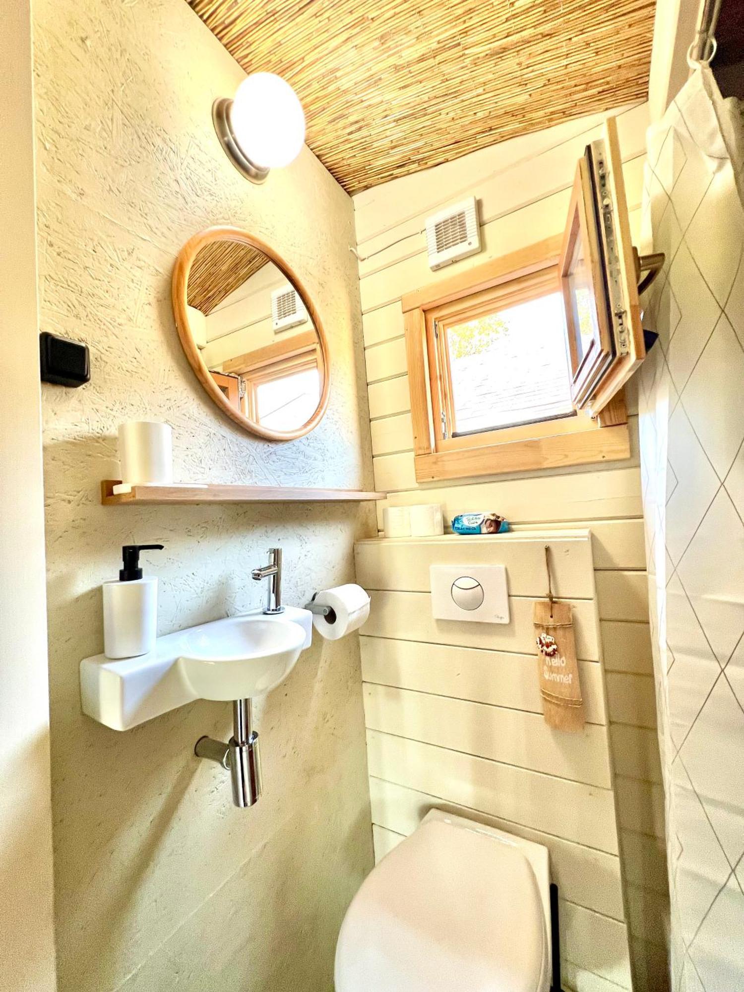 Mediterranean Style Chalet With Jacuzzi And Garden Near Amsterdam Vijfhuizen Extérieur photo